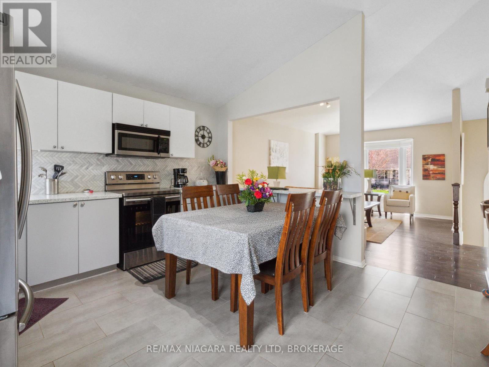 3564 Hill Street, Fort Erie, Ontario  L0S 1S0 - Photo 6 - X12437264