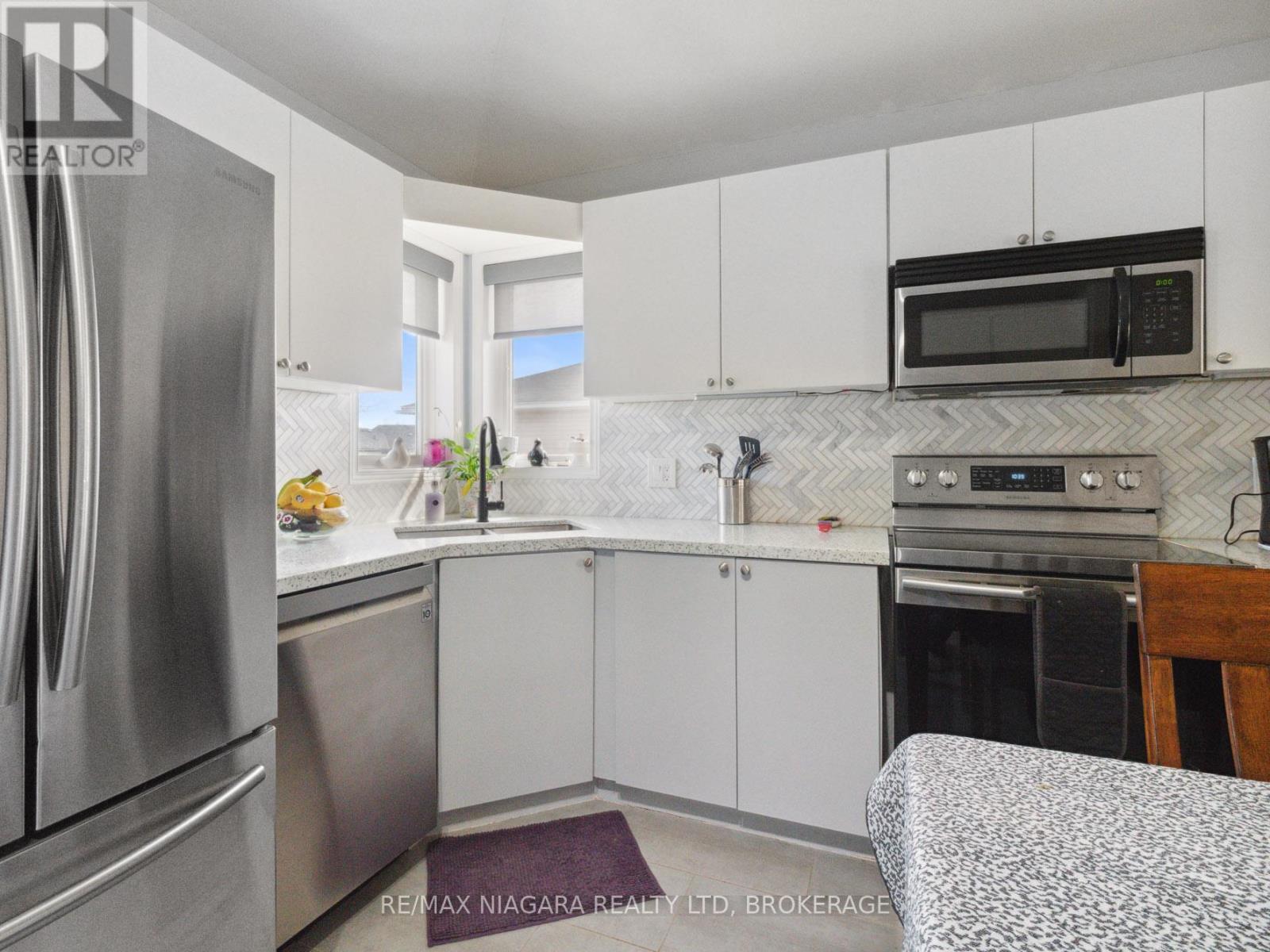 3564 Hill Street, Fort Erie, Ontario  L0S 1S0 - Photo 8 - X12437264