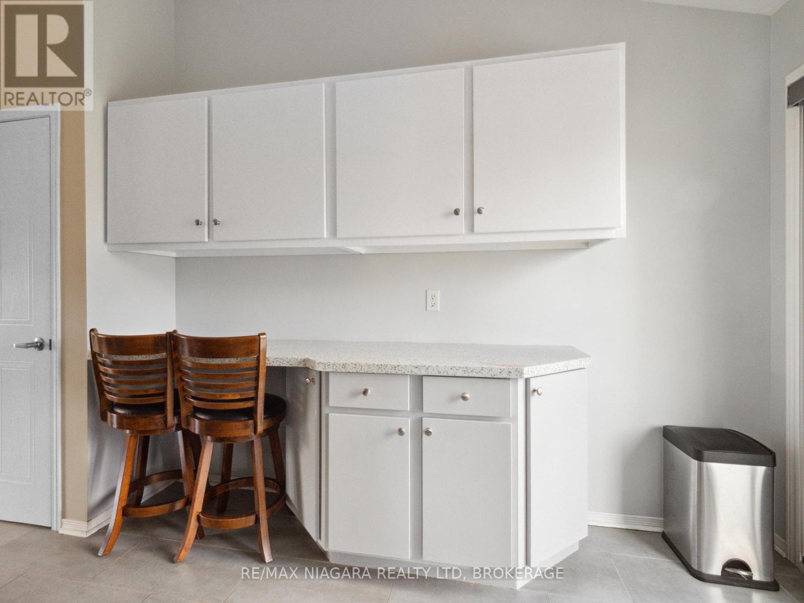 3564 Hill Street, Fort Erie, Ontario  L0S 1S0 - Photo 9 - X12437264