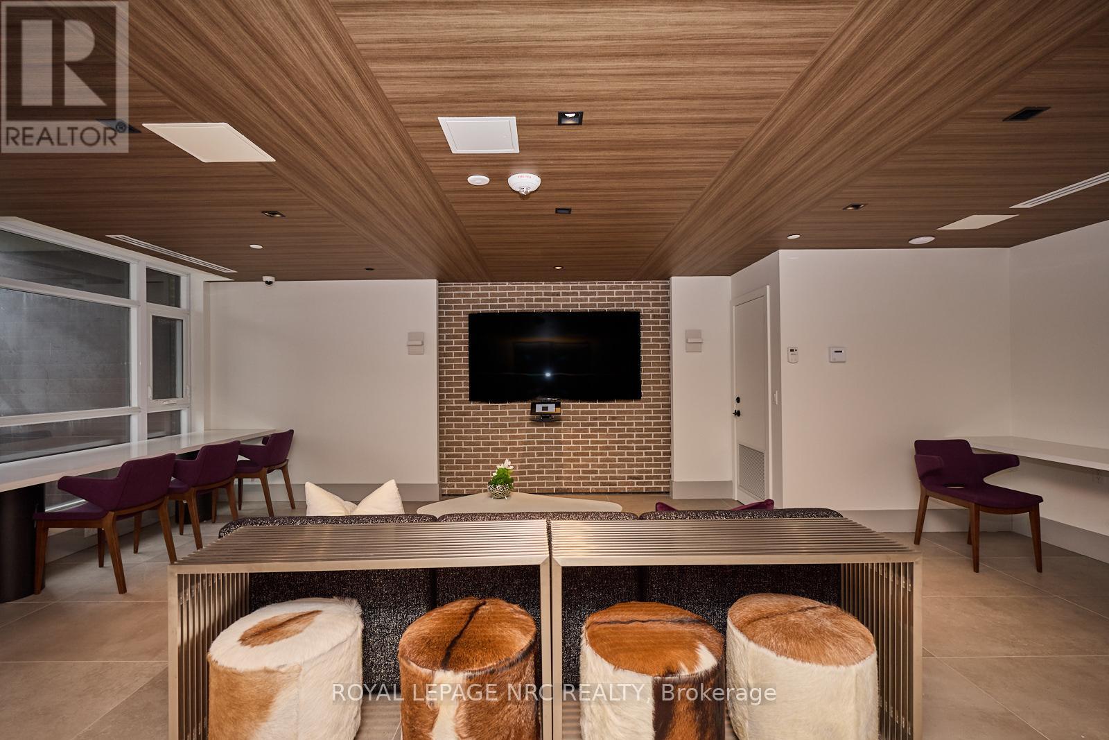 221 - 600 North Service Road, Hamilton, Ontario  L8E 0L2 - Photo 5 - X12438189