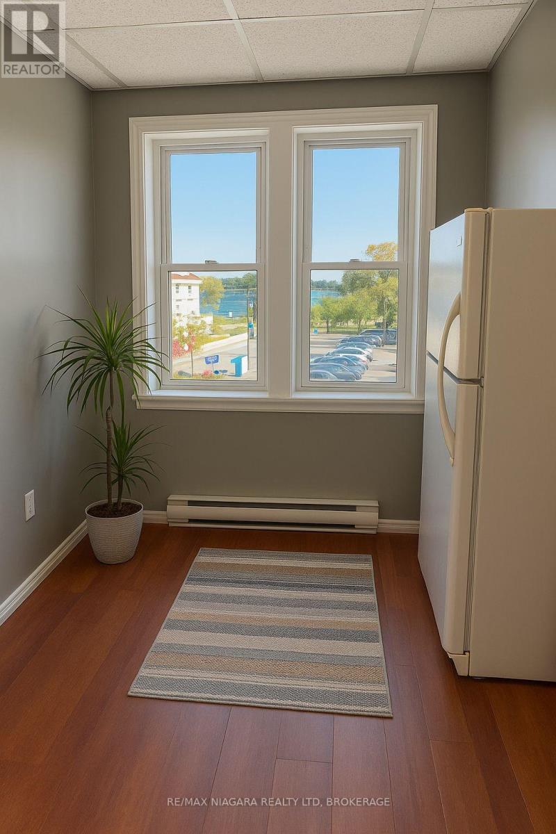 2 - 23 Jarvis Street, Fort Erie, Ontario  L2A 2S3 - Photo 5 - X12438315