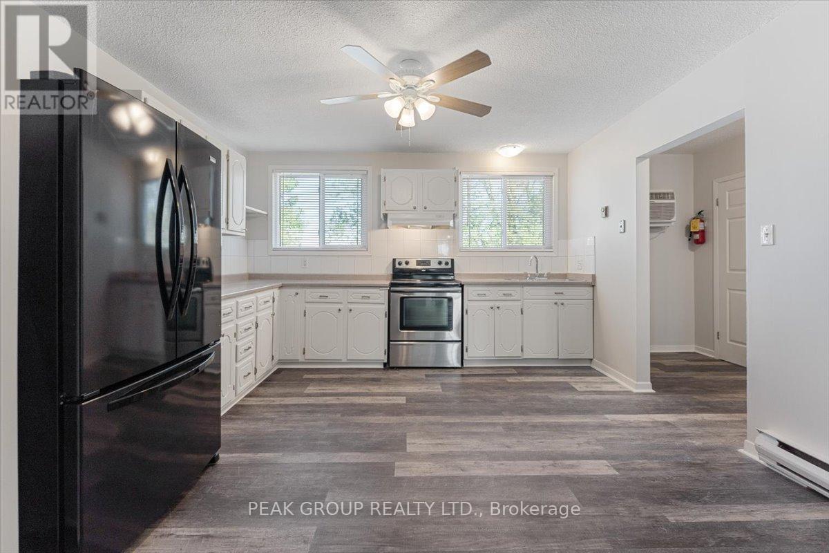 4386 Drummond Road, Niagara Falls, Ontario  L2E 6C3 - Photo 9 - X12438663