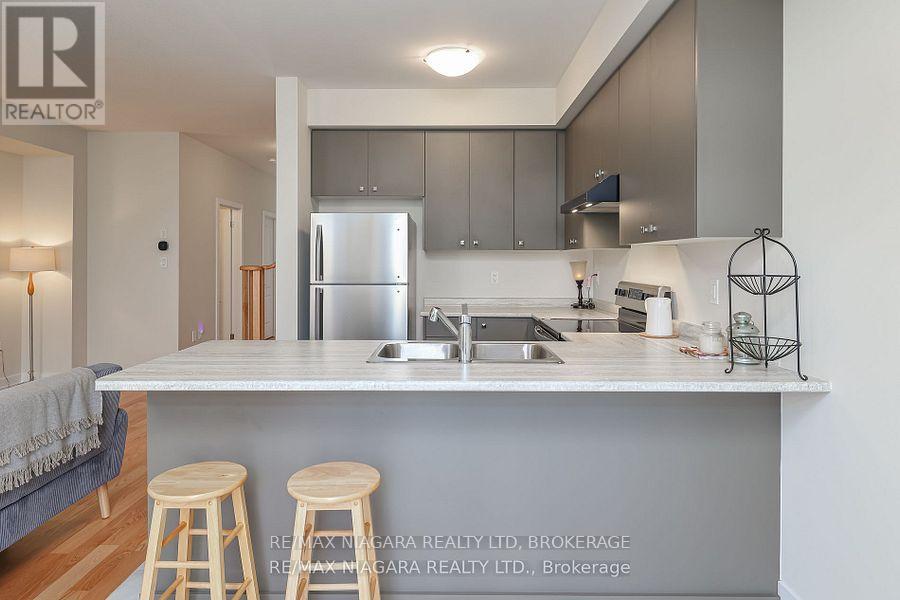 77 Keelson St, Welland, Ontario  L3B 0M4 - Photo 12 - X12438683