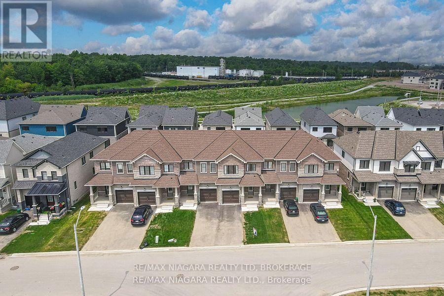 77 Keelson St, Welland, Ontario  L3B 0M4 - Photo 3 - X12438683