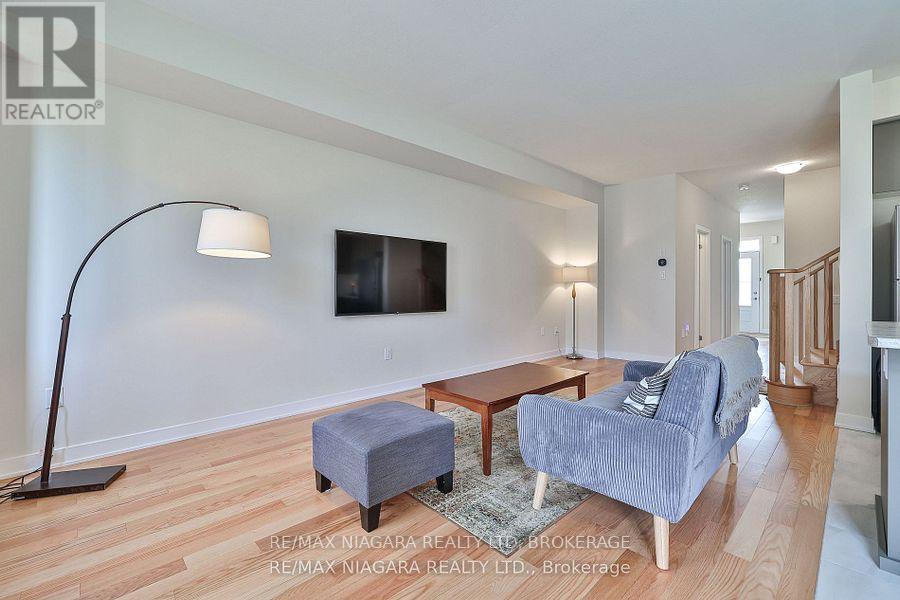 77 Keelson St, Welland, Ontario  L3B 0M4 - Photo 9 - X12438683