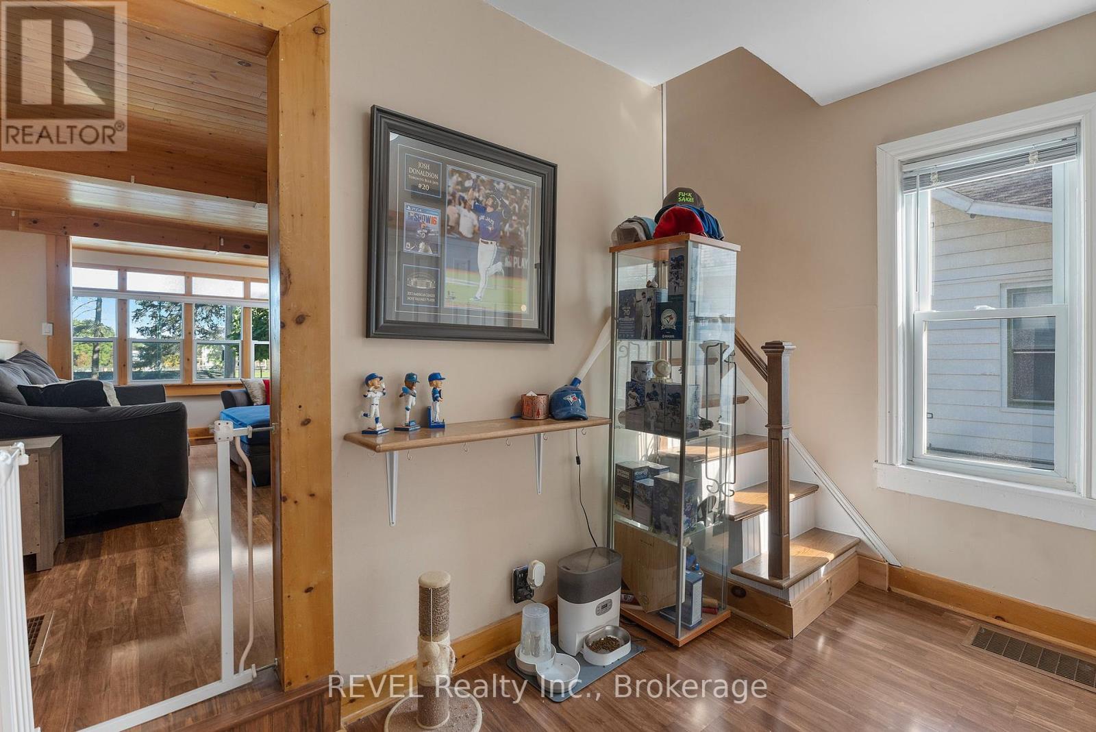 33 Regent Street, Thorold, Ontario  L2V 1T5 - Photo 11 - X12439205