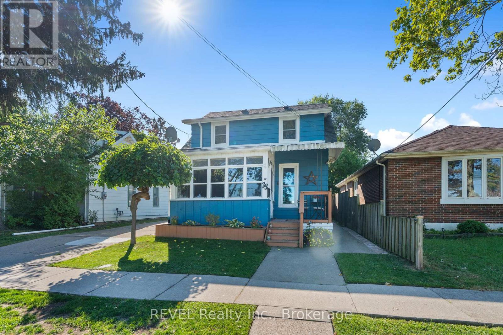 33 Regent Street, Thorold, Ontario  L2V 1T5 - Photo 2 - X12439205