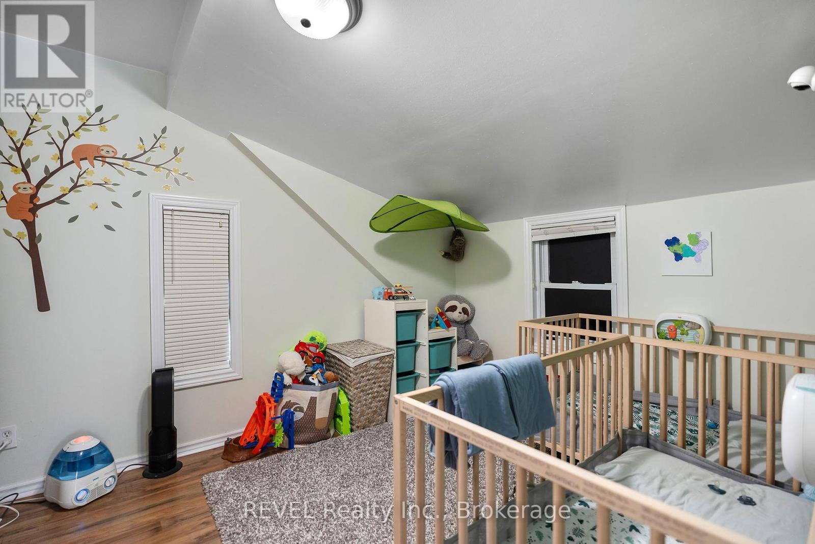 33 Regent Street, Thorold, Ontario  L2V 1T5 - Photo 23 - X12439205