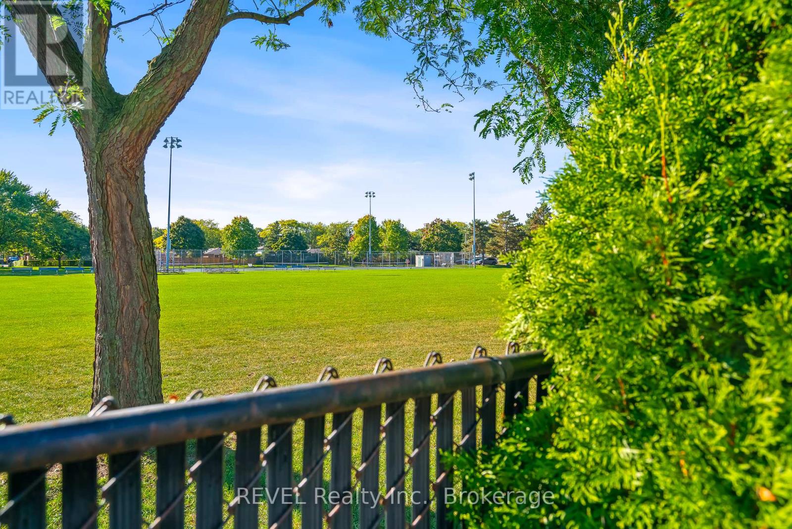 12 Silverdale Drive, St. Catharines, Ontario  L2M 3N1 - Photo 14 - X12439514