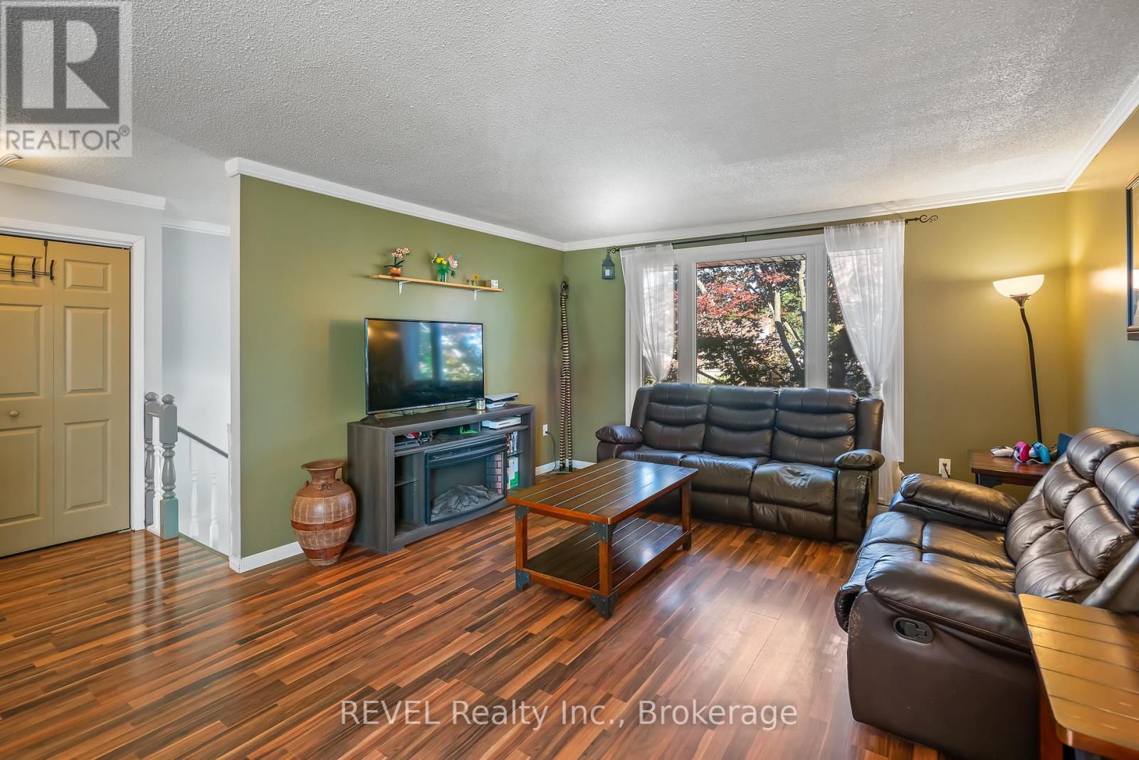 12 Silverdale Drive, St. Catharines, Ontario  L2M 3N1 - Photo 19 - X12439514