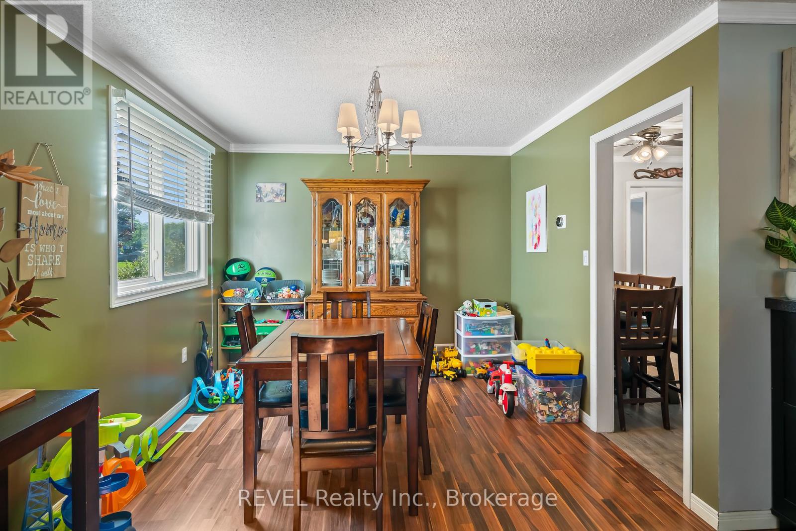 12 Silverdale Drive, St. Catharines, Ontario  L2M 3N1 - Photo 21 - X12439514