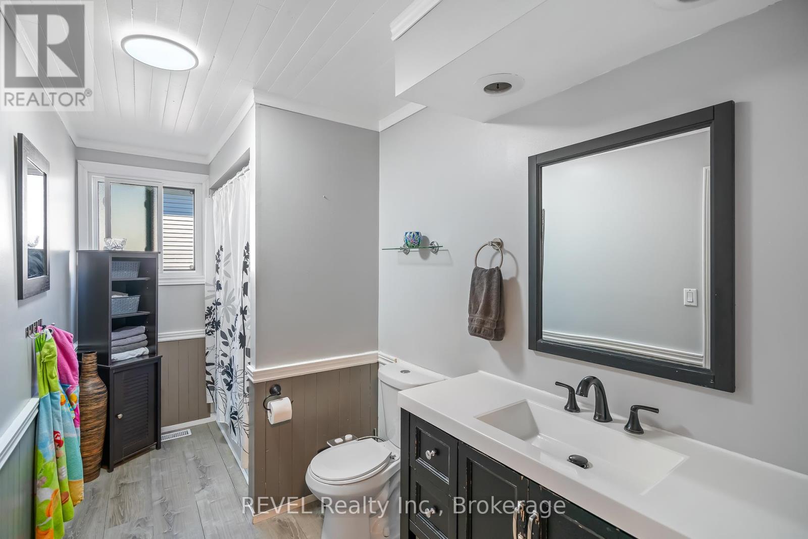 12 Silverdale Drive, St. Catharines, Ontario  L2M 3N1 - Photo 27 - X12439514