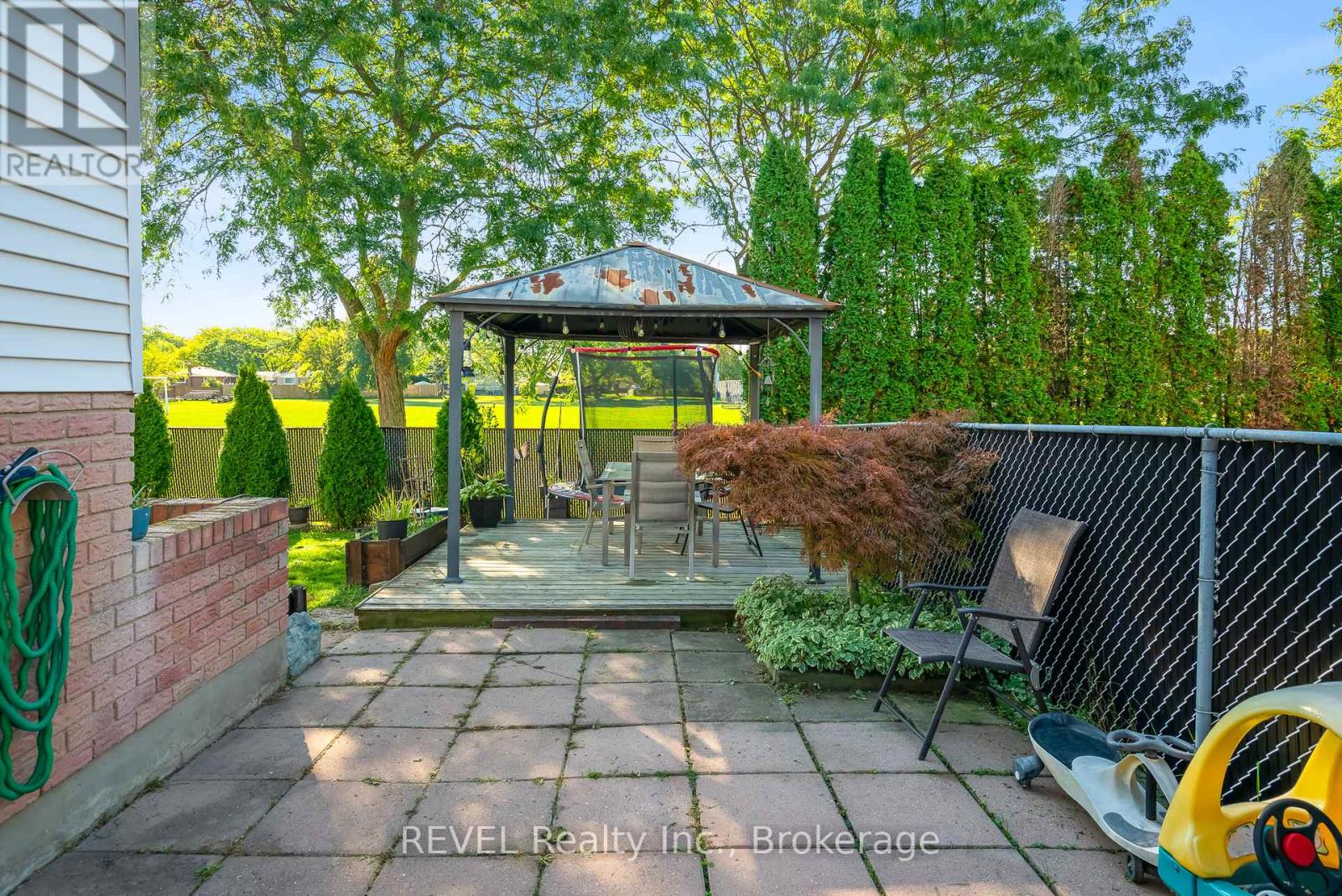 12 Silverdale Drive, St. Catharines, Ontario  L2M 3N1 - Photo 7 - X12439514