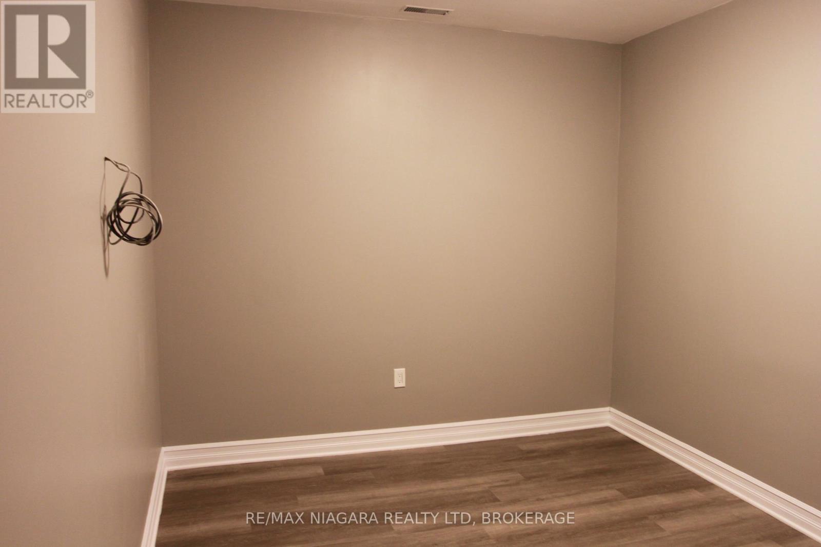 21 Wintemute Street, Fort Erie, Ontario  L2A 3N9 - Photo 10 - X12439523