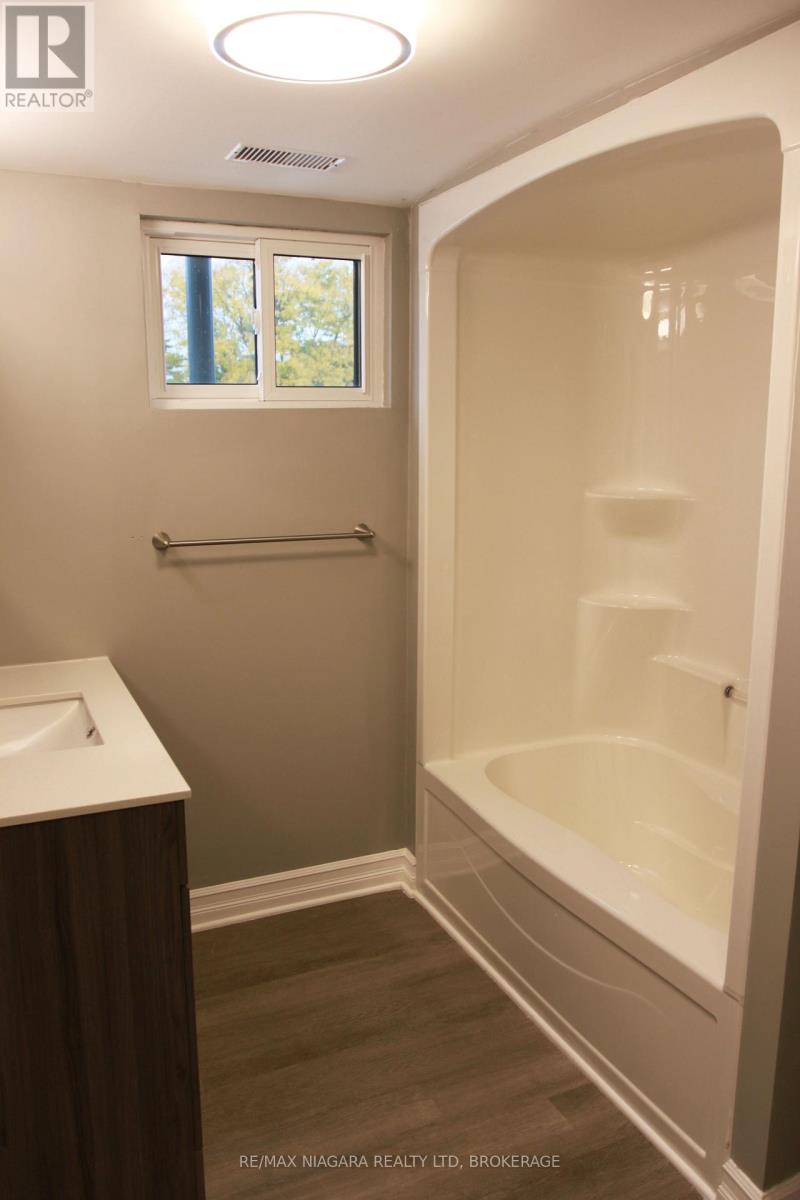 21 Wintemute Street, Fort Erie, Ontario  L2A 3N9 - Photo 17 - X12439523