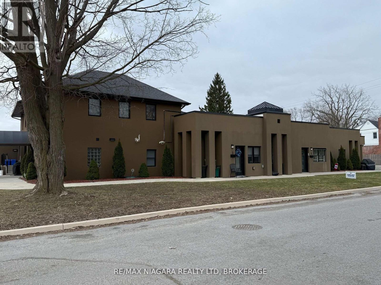 21 Wintemute Street, Fort Erie, Ontario  L2A 3N9 - Photo 3 - X12439523