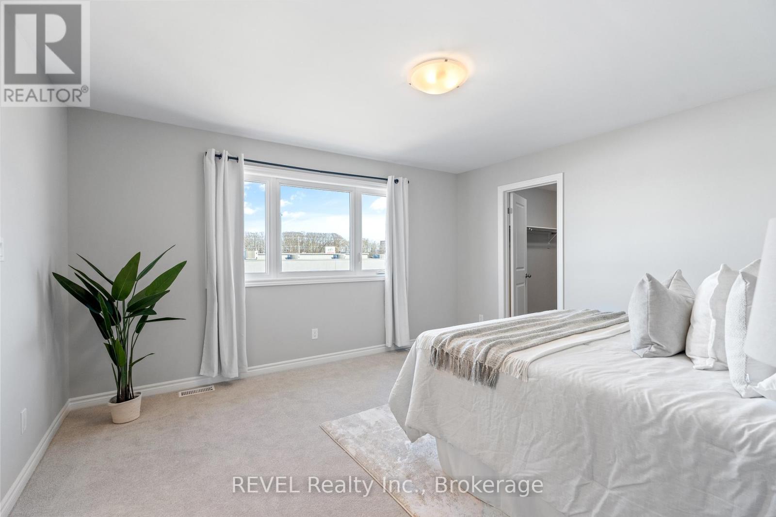 210 Wellandvale Drive, Welland, Ontario  L3C 7C7 - Photo 20 - X12440227