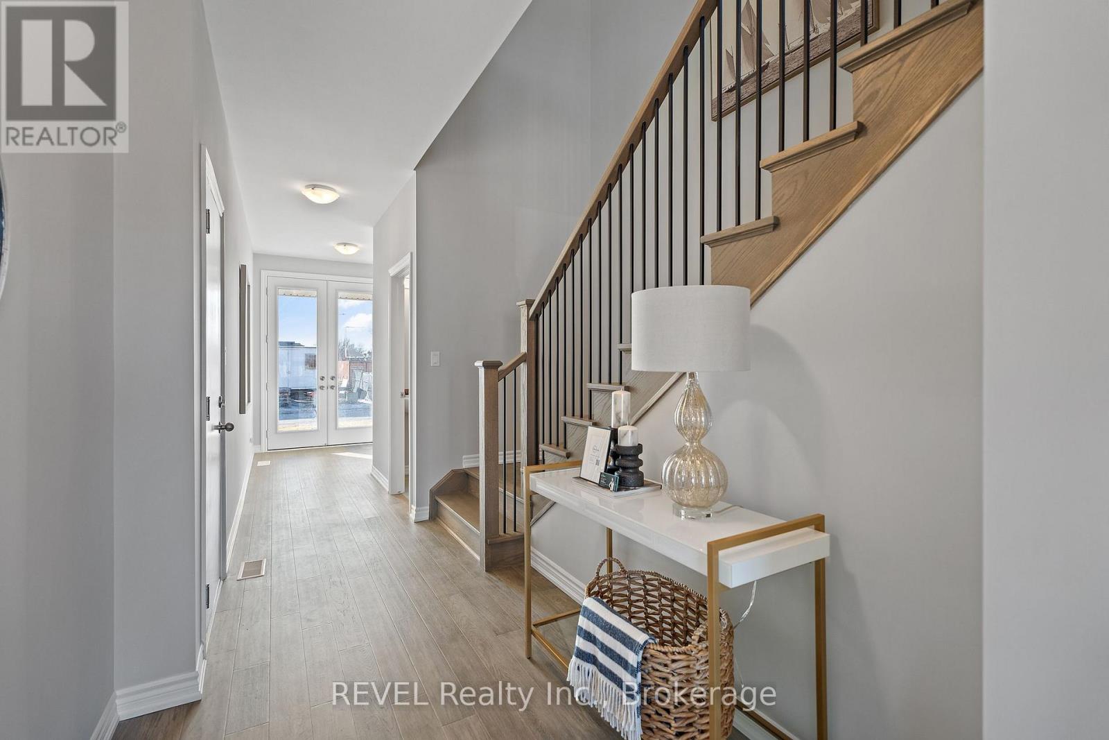 210 Wellandvale Drive, Welland, Ontario  L3C 7C7 - Photo 5 - X12440227