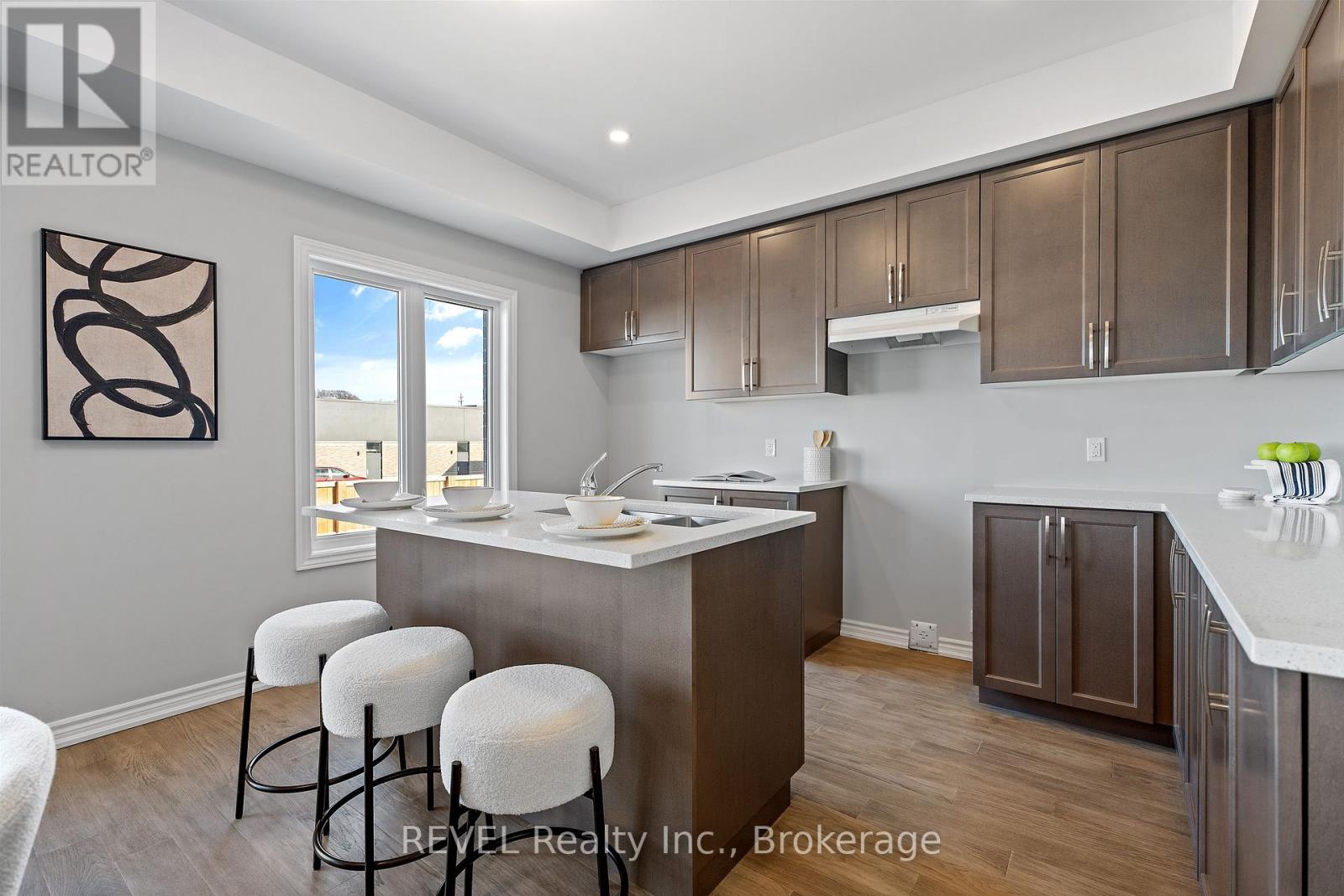 210 Wellandvale Drive, Welland, Ontario  L3C 7C7 - Photo 7 - X12440227