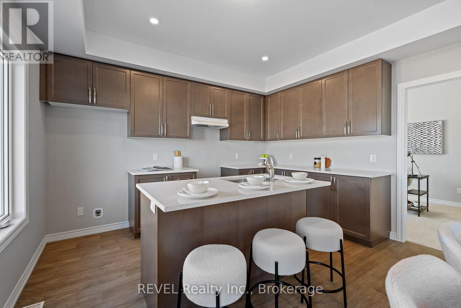 210 Wellandvale Drive, Welland, Ontario  L3C 7C7 - Photo 8 - X12440227