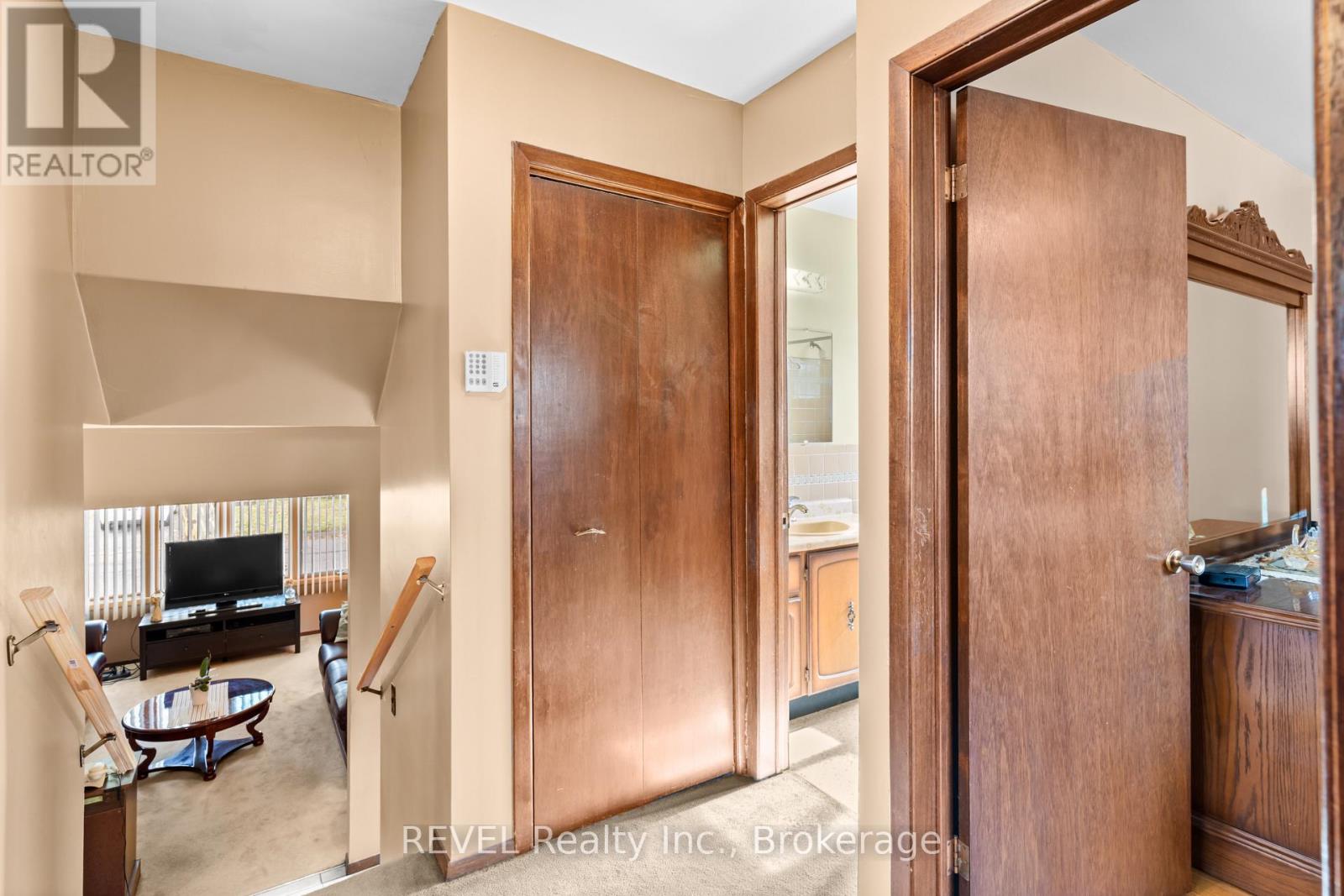 6256 Johnson Drive, Niagara Falls, Ontario  L2J 3J5 - Photo 11 - X12440484