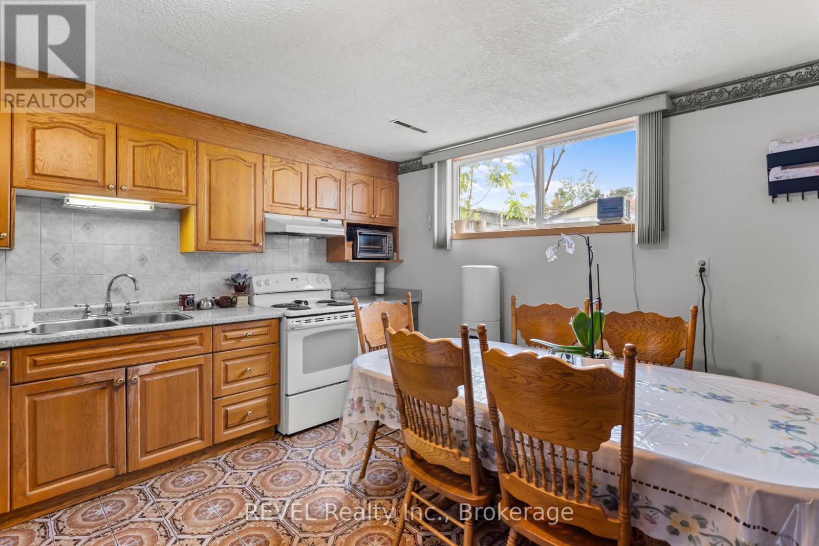 6256 Johnson Drive, Niagara Falls, Ontario  L2J 3J5 - Photo 17 - X12440484