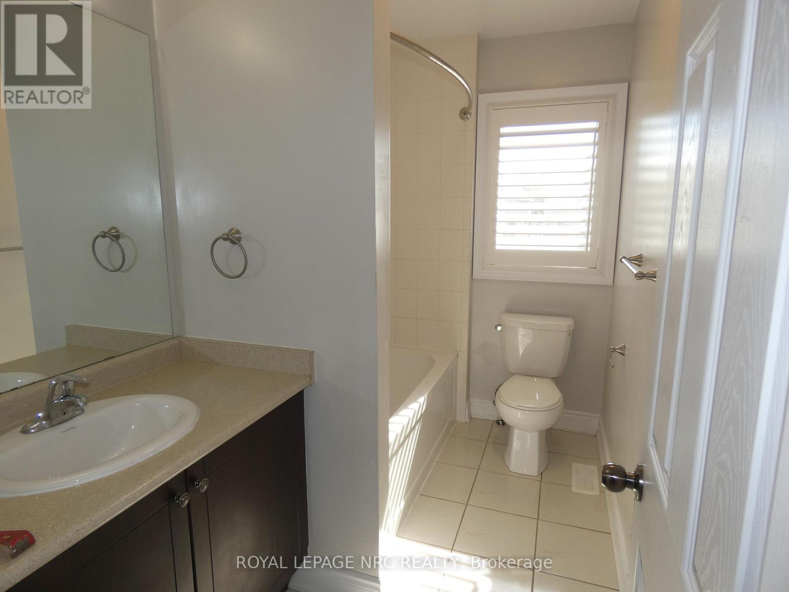 7857 Sassafras Trail, Niagara Falls, Ontario  L2H 0N6 - Photo 17 - X12441316