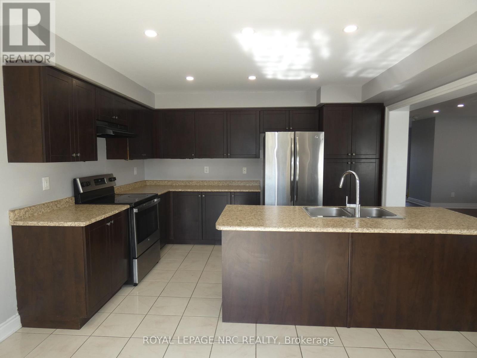 7857 Sassafras Trail, Niagara Falls, Ontario  L2H 0N6 - Photo 9 - X12441316