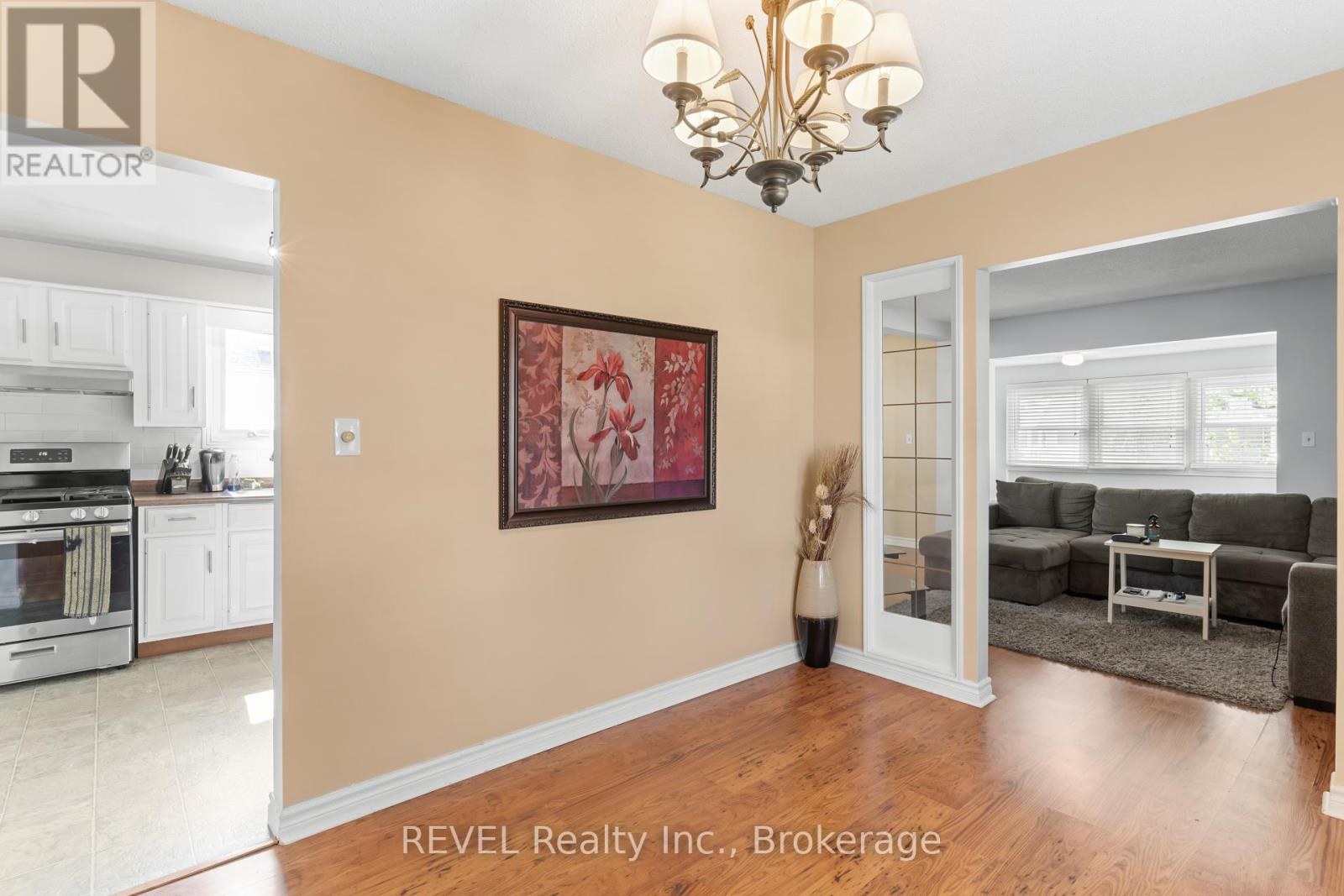 32 Bay Avenue, Welland, Ontario  L3B 3G6 - Photo 10 - X12441570