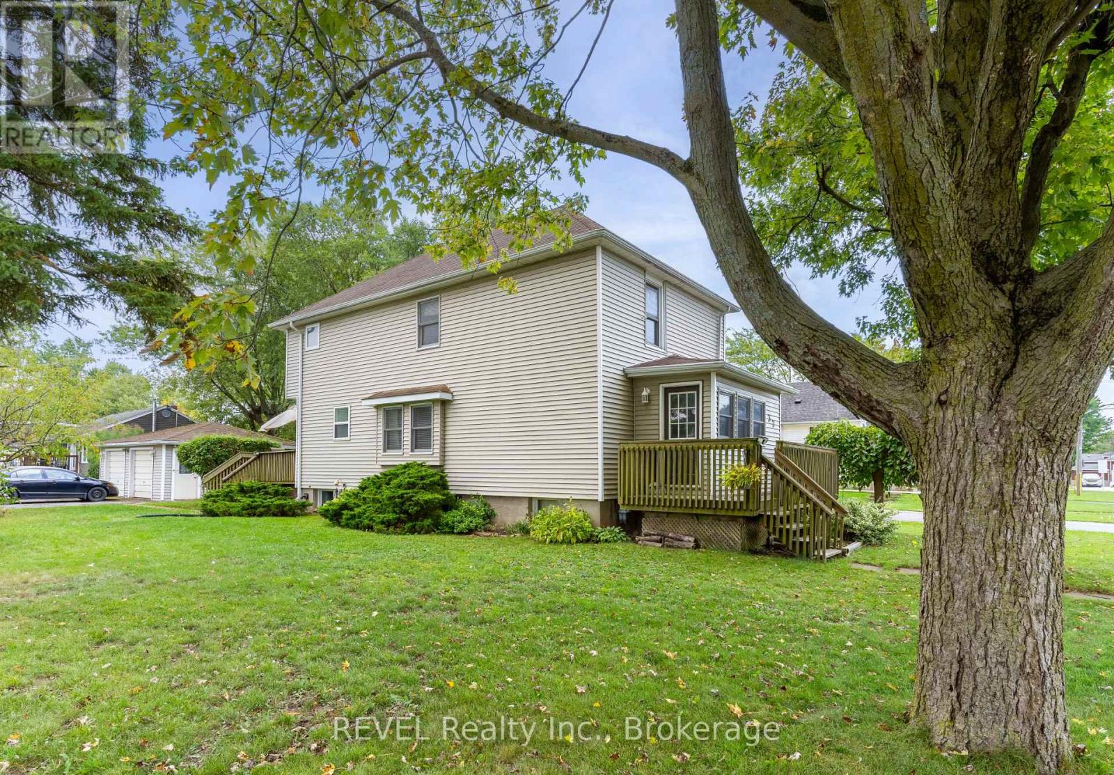 32 Bay Avenue, Welland, Ontario  L3B 3G6 - Photo 3 - X12441570