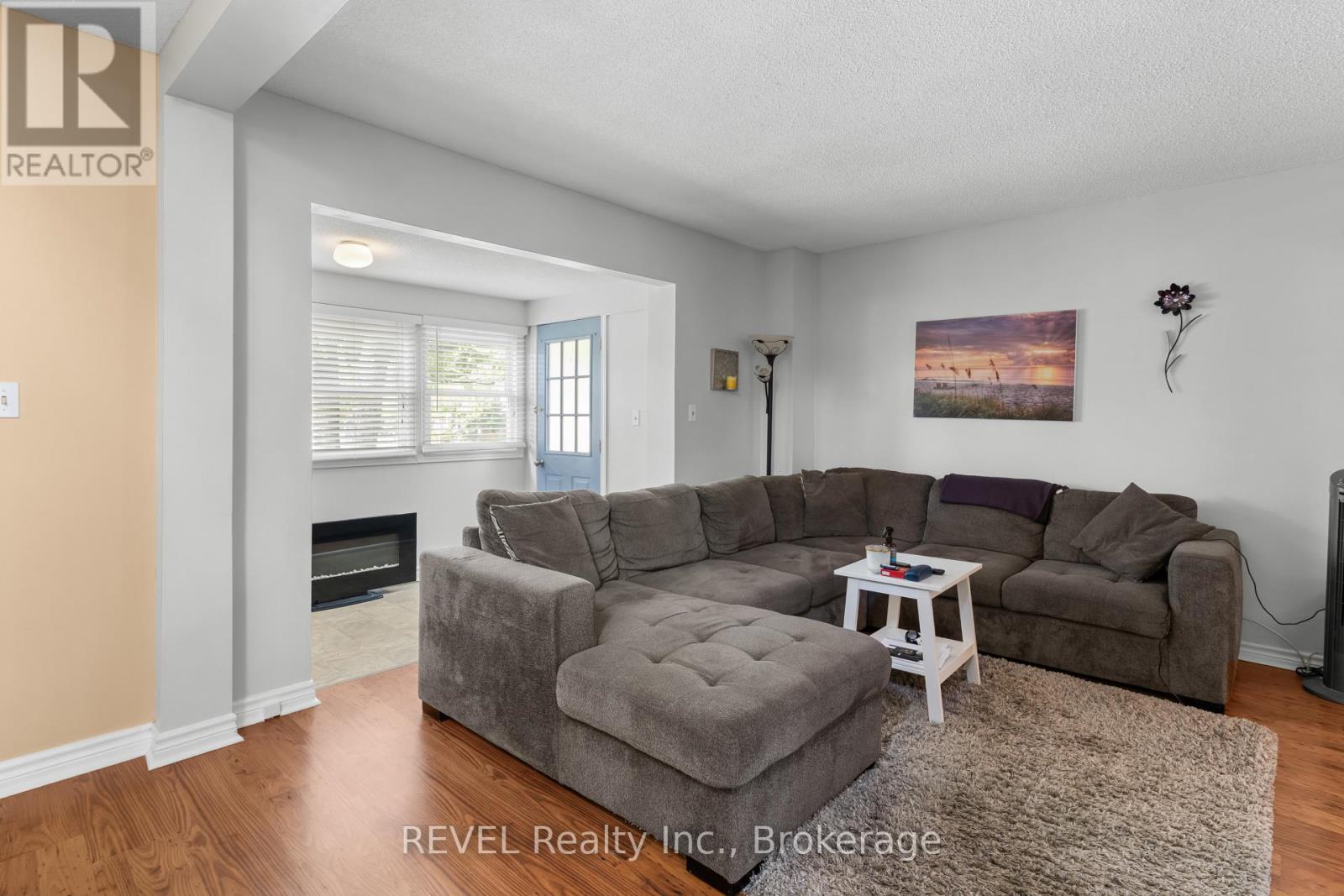 32 Bay Avenue, Welland, Ontario  L3B 3G6 - Photo 5 - X12441570