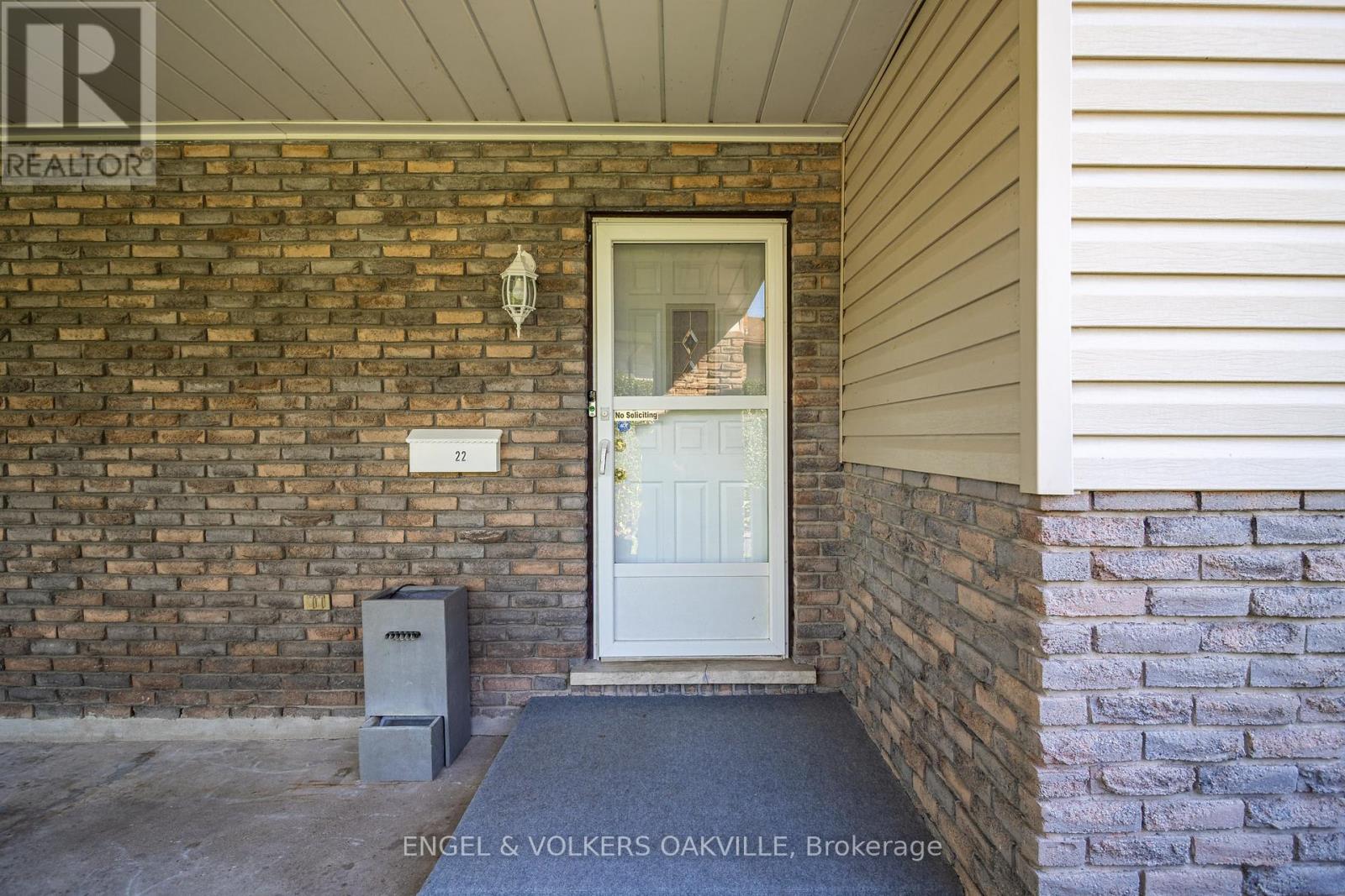 22 Sandy Cove Circle, St. Catharines, Ontario  L2N 5Z4 - Photo 4 - X12442134