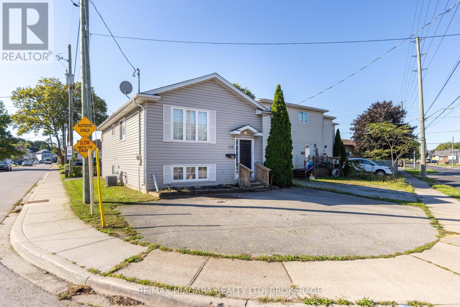 138 Carlton Street, St. Catharines, Ontario  L2R 7S6 - Photo 2 - X12442217