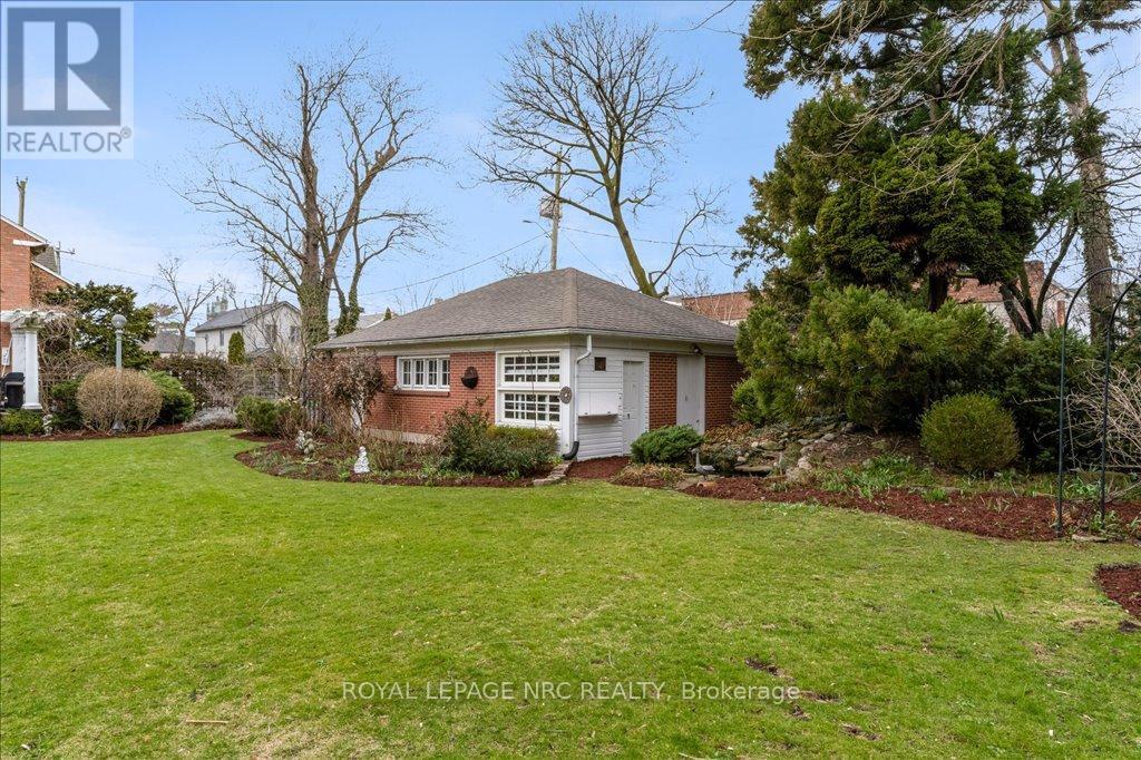 15 Trafalgar Street, St. Catharines, Ontario  L2R 3L9 - Photo 10 - X12443497