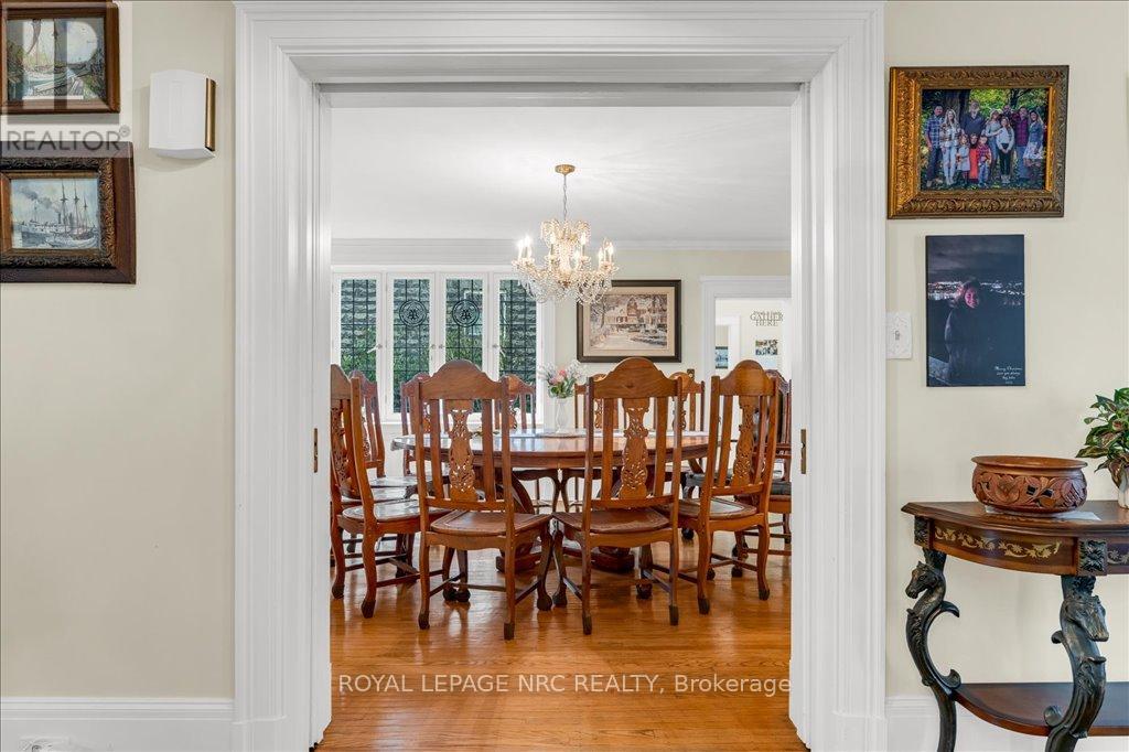 15 Trafalgar Street, St. Catharines, Ontario  L2R 3L9 - Photo 19 - X12443497