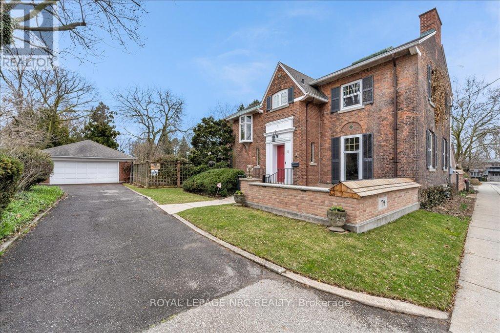 15 Trafalgar Street, St. Catharines, Ontario  L2R 3L9 - Photo 2 - X12443497