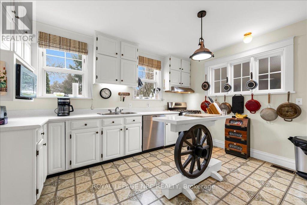 15 Trafalgar Street, St. Catharines, Ontario  L2R 3L9 - Photo 23 - X12443497