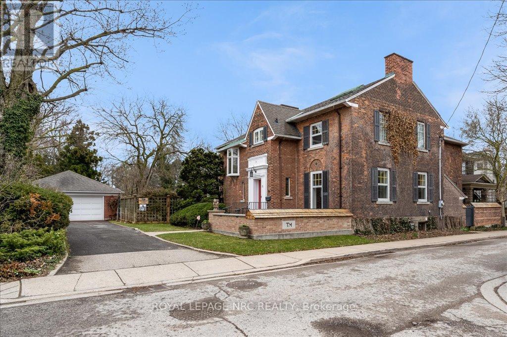 15 Trafalgar Street, St. Catharines, Ontario  L2R 3L9 - Photo 3 - X12443497