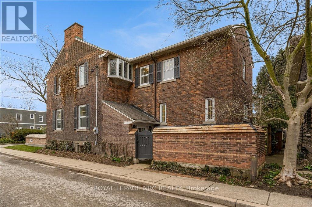 15 Trafalgar Street, St. Catharines, Ontario  L2R 3L9 - Photo 5 - X12443497