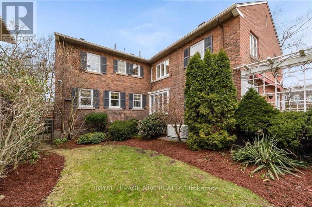 15 Trafalgar Street, St. Catharines, Ontario  L2R 3L9 - Photo 6 - X12443497