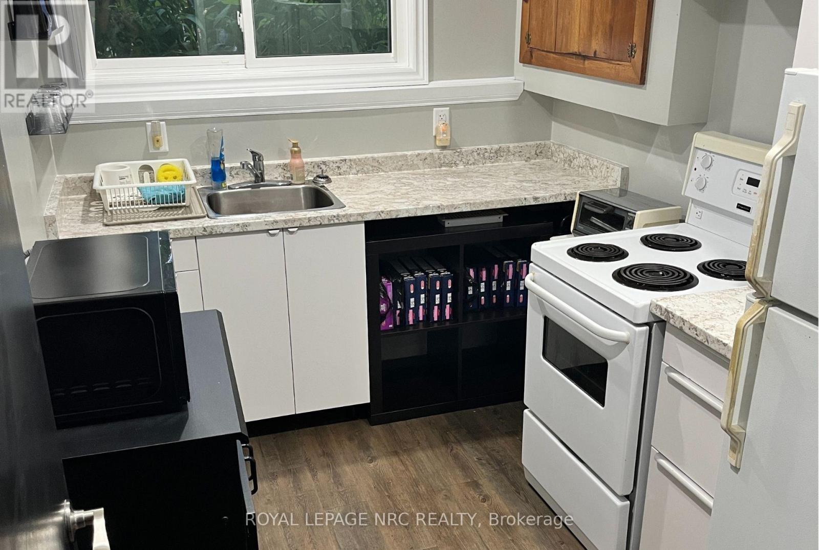 61 Prince Philip Drive, St. Catharines, Ontario  L2N 3H9 - Photo 3 - X12443626