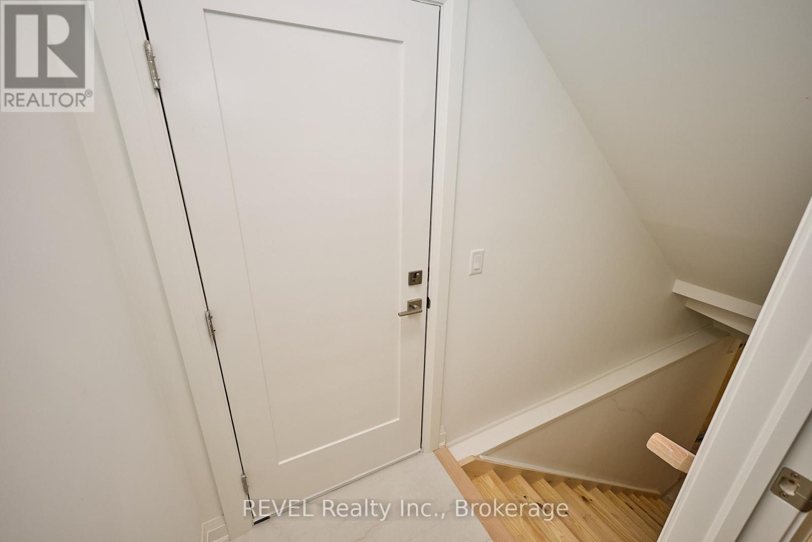 7429 Matteo Drive, Niagara Falls, Ontario  L2H 3T3 - Photo 22 - X12443876