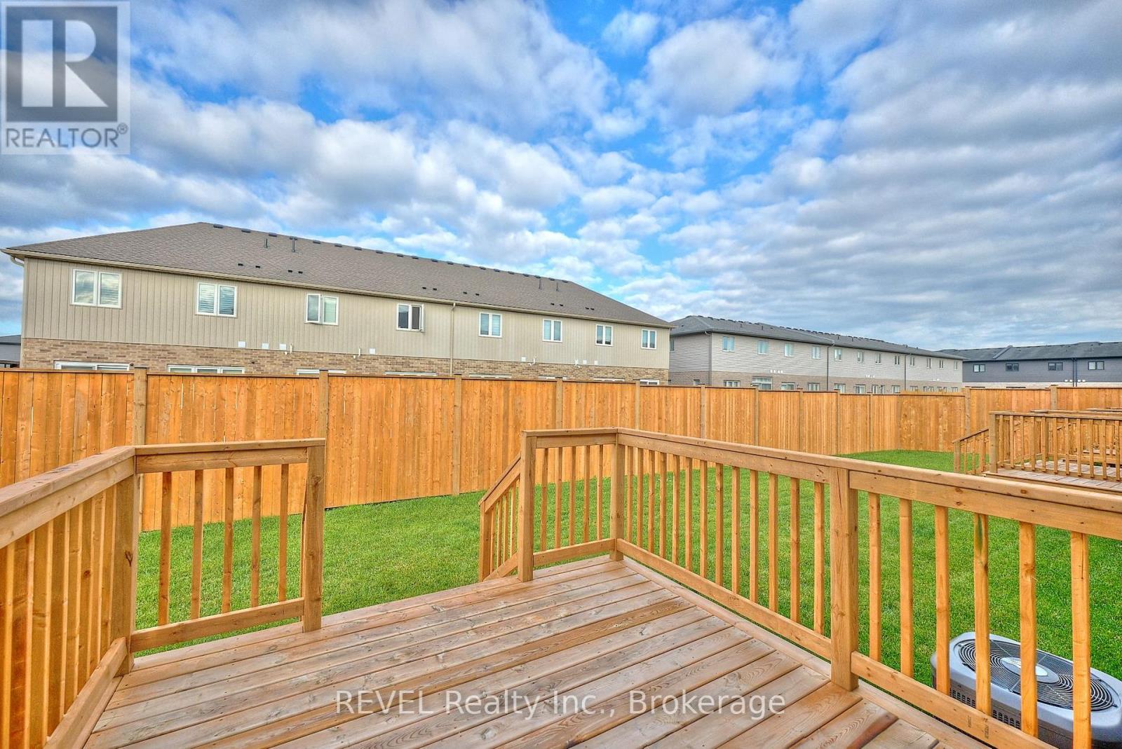 7429 Matteo Drive, Niagara Falls, Ontario  L2H 3T3 - Photo 5 - X12443876