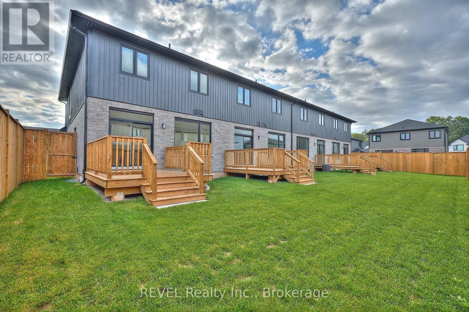 7437 Matteo Drive, Niagara Falls, Ontario  L2H 3T3 - Photo 4 - X12443954