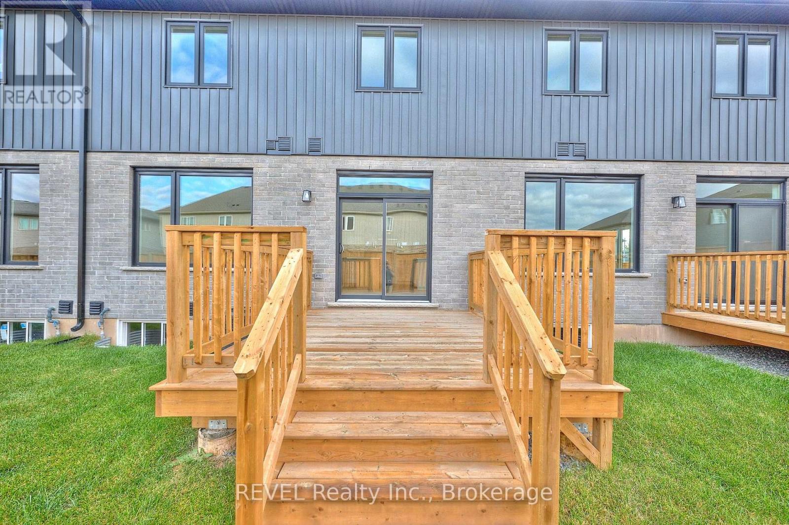 7437 Matteo Drive, Niagara Falls, Ontario  L2H 3T3 - Photo 5 - X12443954