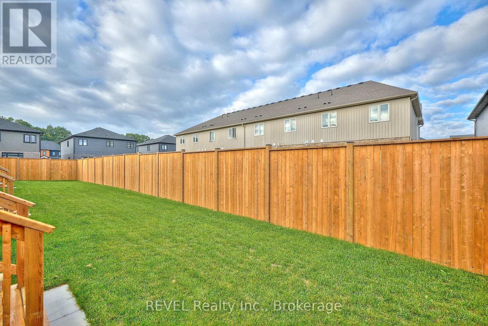 7437 Matteo Drive, Niagara Falls, Ontario  L2H 3T3 - Photo 6 - X12443954