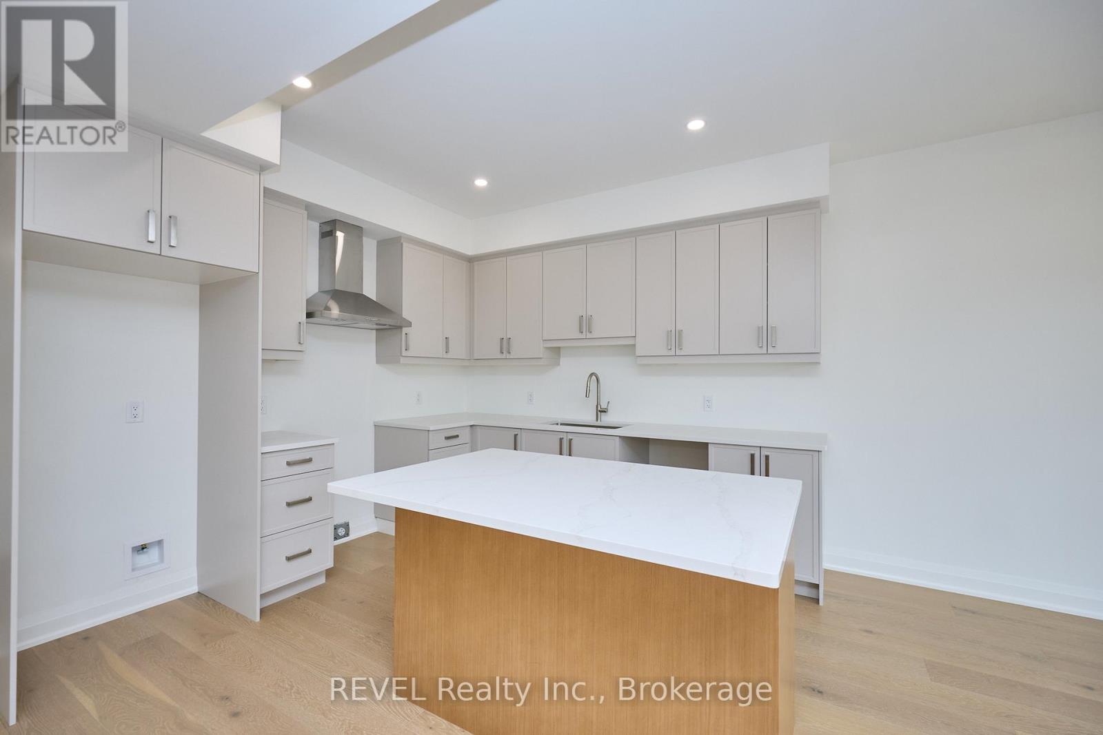 7445 Matteo Drive, Niagara Falls, Ontario  L2H 3T3 - Photo 13 - X12444001