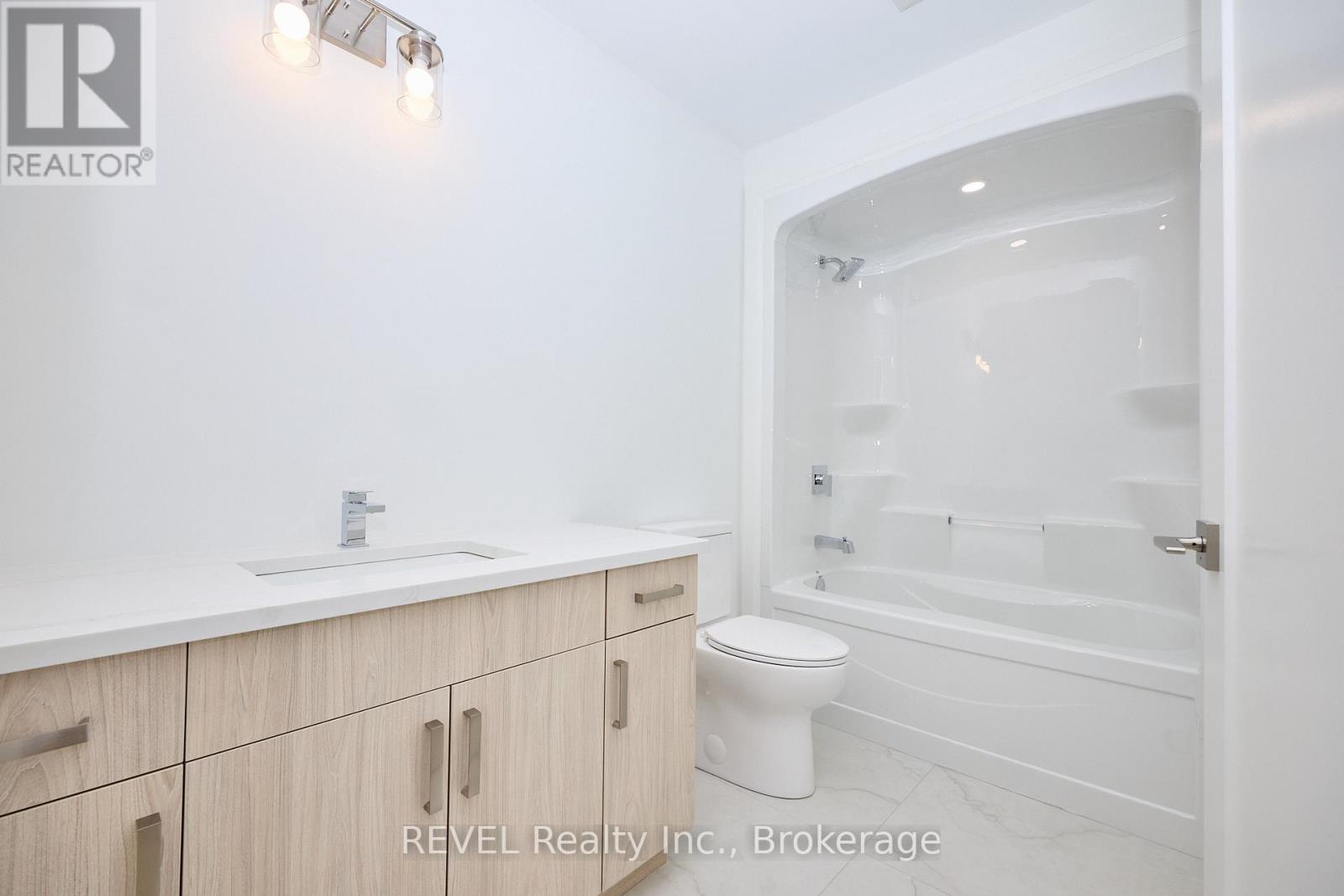 7445 Matteo Drive, Niagara Falls, Ontario  L2H 3T3 - Photo 22 - X12444001