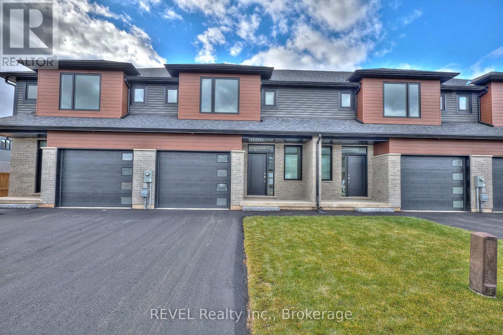 7445 Matteo Drive, Niagara Falls, Ontario  L2H 3T3 - Photo 3 - X12444001