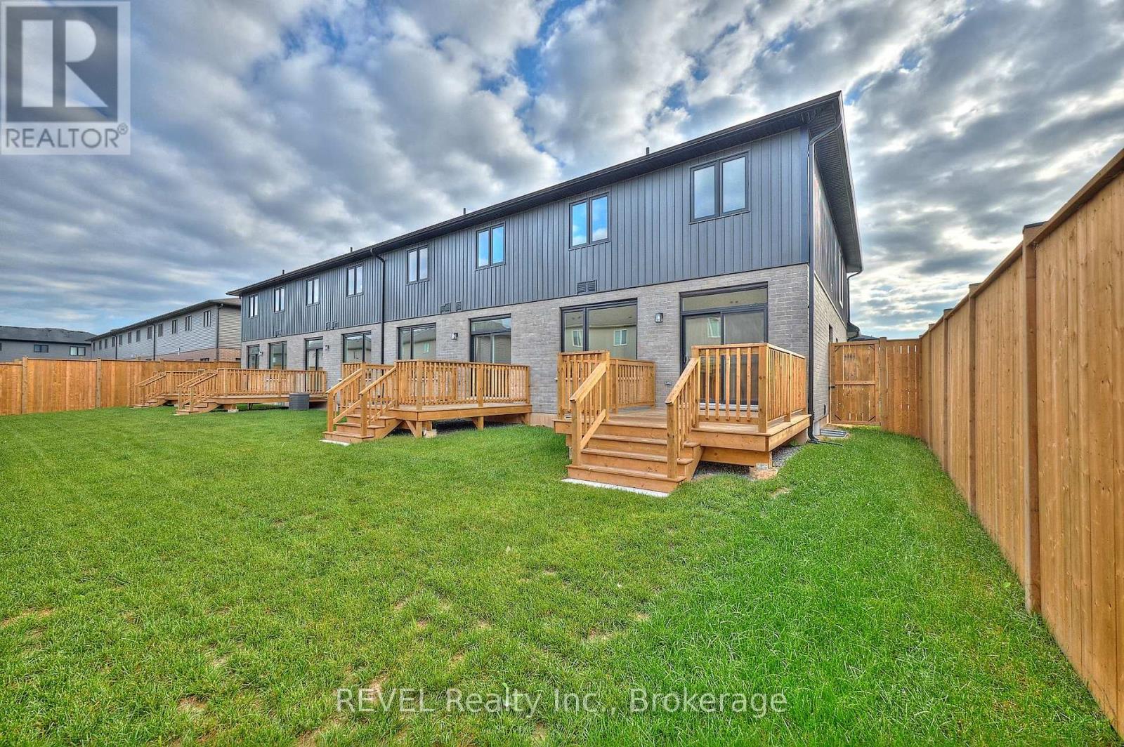 7445 Matteo Drive, Niagara Falls, Ontario  L2H 3T3 - Photo 6 - X12444001